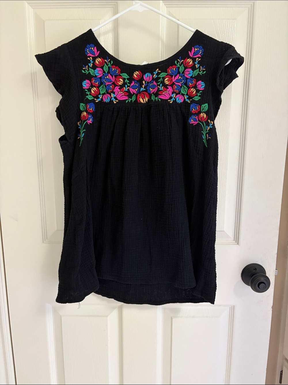 Black Embroidered Flutter-Sleeve Tunic Top - Multicolor Floral
